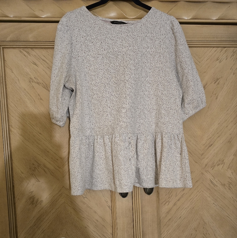 Banana Republic Peplum Top. Size large. White with hints of black and blush - Picture 3 of 11
